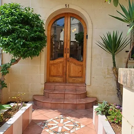 Cosy Spacious Maisonette *