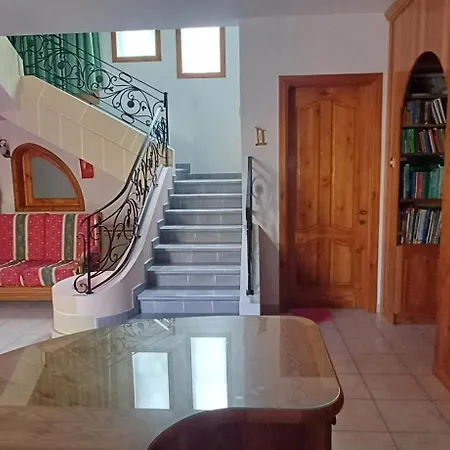Apartman Cosy Spacious Maisonette